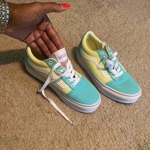 Kids VANS Size 4Y *New*